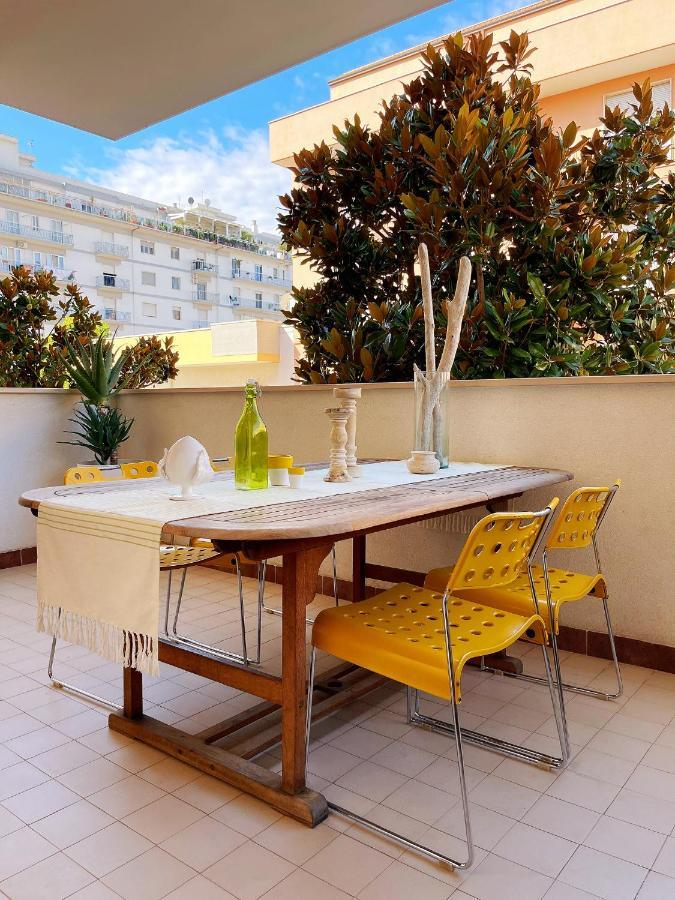 Апартаменты Colourful Living Монополи Экстерьер фото